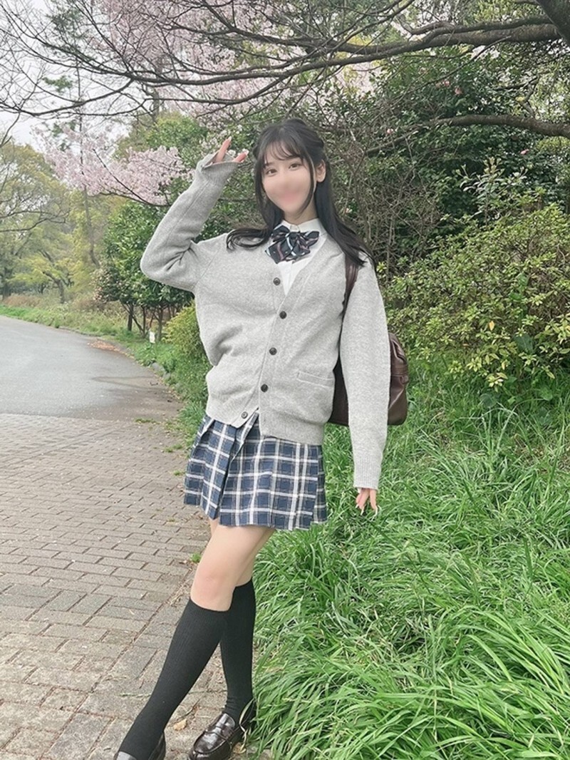 FC2-PPV-4669180 Emi-chan from the tea ceremony club, 18 years old, a fair-skinned, slender beauty with hidden big breasts, gets horny in the spring we