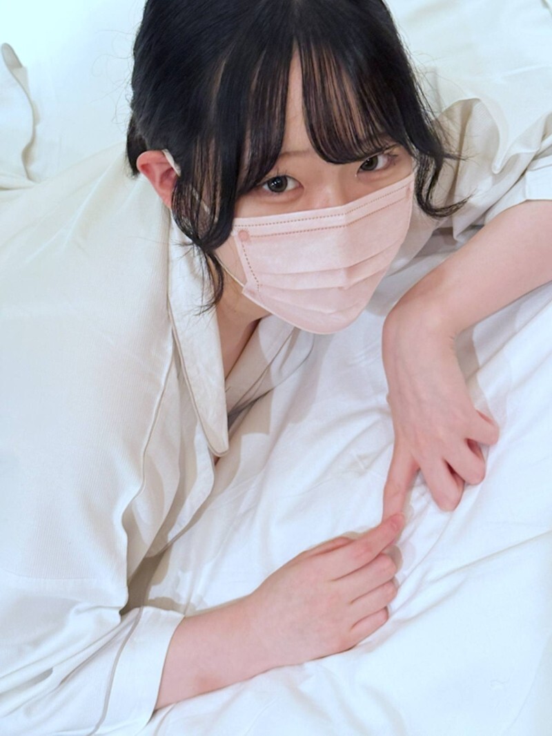 FC2-PPV-4692702 "Peeeeeeeeee♡" SSS-class fair-skinned and innocent girl takes off her underwear and cums with a vibrator♡ She is at the merc